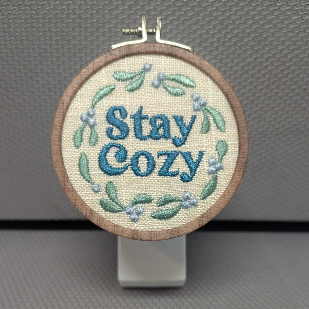 Bath & Body Works Wallflowers Stay Cozy Embroidery Hoop Winter Fragrance Plug